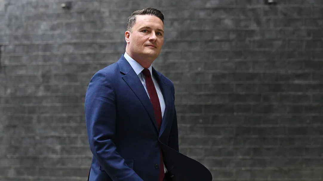 Wes Streeting, renunció a la posición de ministro de Salud del gabinete de Starmer en las últimas horas, lo cual profundizó la crisis del gobierno laborista