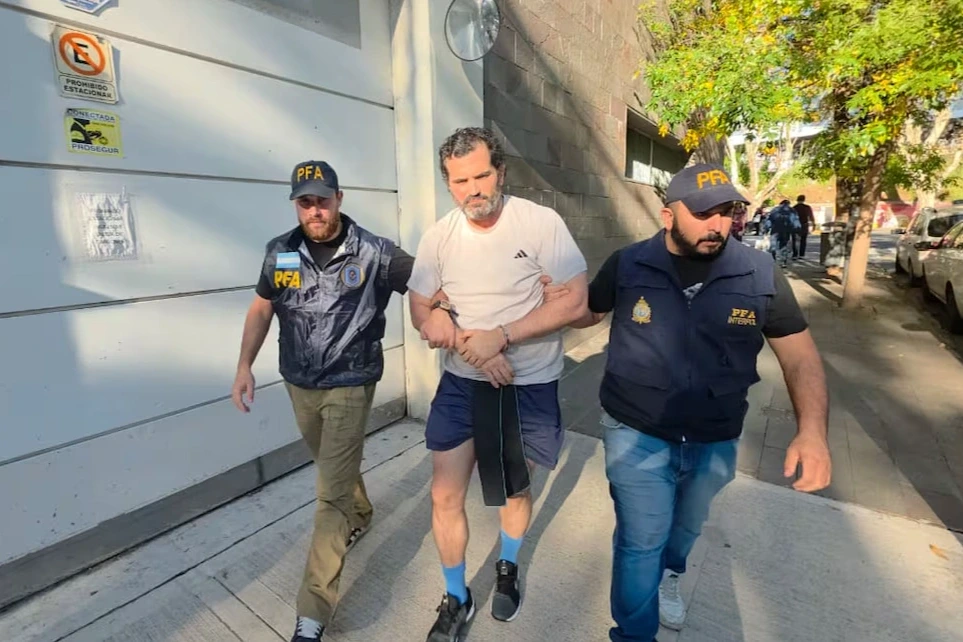 Cayó en Palermo un excontralmirante mexicano prófugo por contrabando internacional