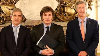 Javier Milei, Luis Caputo y Santiago Bausilli