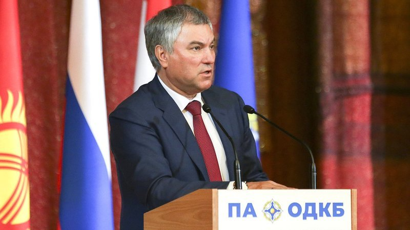 El presidente del parlamento ruso defendió la iniciativa y acusó a los gobiernos occidentales de politizar la justicia