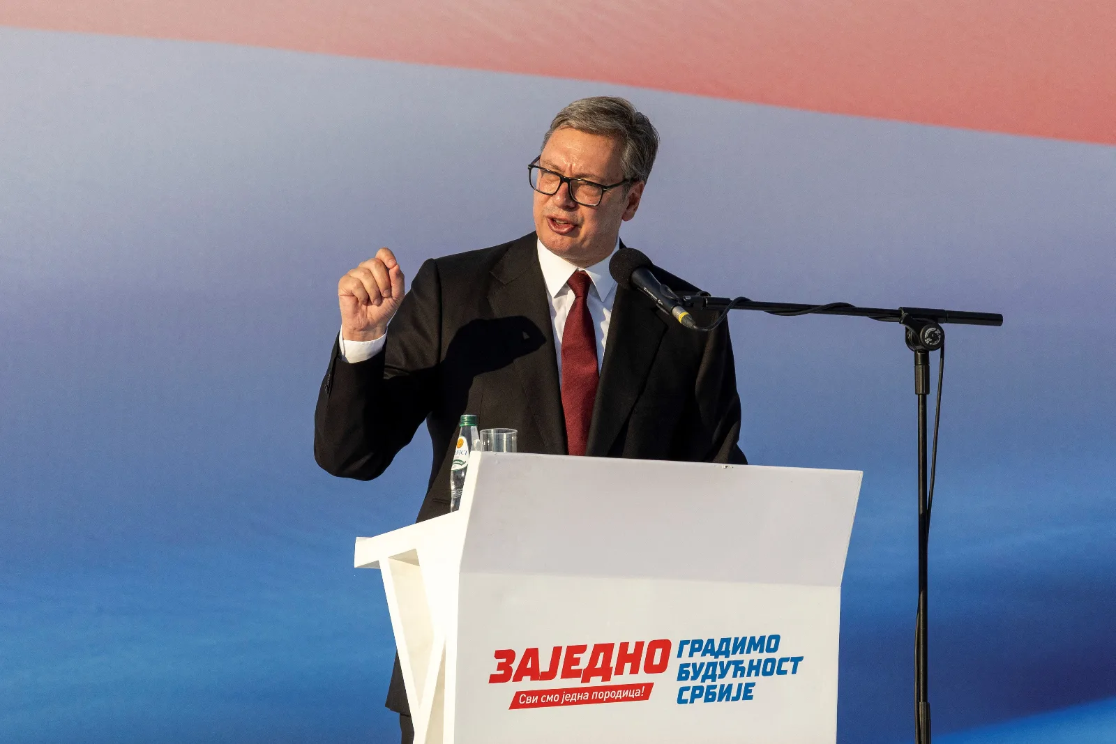 The president of Serbia announced the dissolution of Parliament and called for early elections in response to a situation of discontent in the country