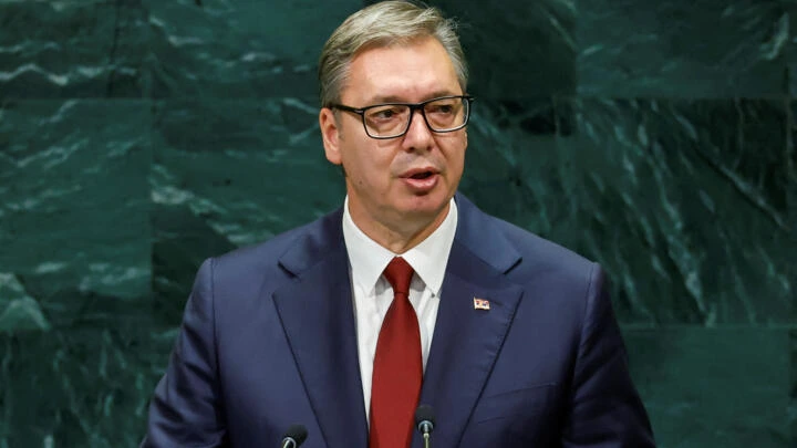 Vučić fue acusado de formar parte del ''Safari de Sarajevo'' en el cual muchos adinerados pagaban por dispararle a civiles