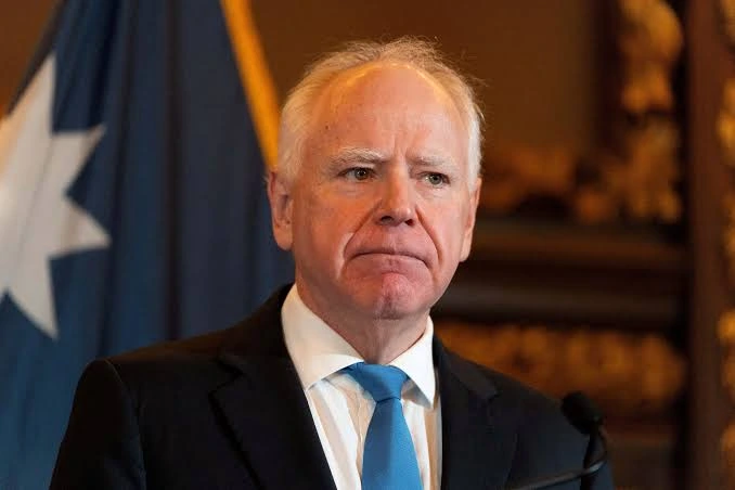 El comunista Tim Walz ha recibido durísimas críticas por parte de la población y sectores conservadores por su promoción de muñecos que exponen sus genitales a niños pequeños