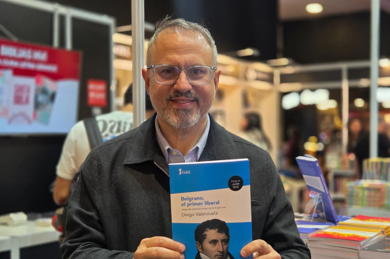 Diego Valenzuela presentó “Belgrano, el primer liberal” en la Feria del Libro