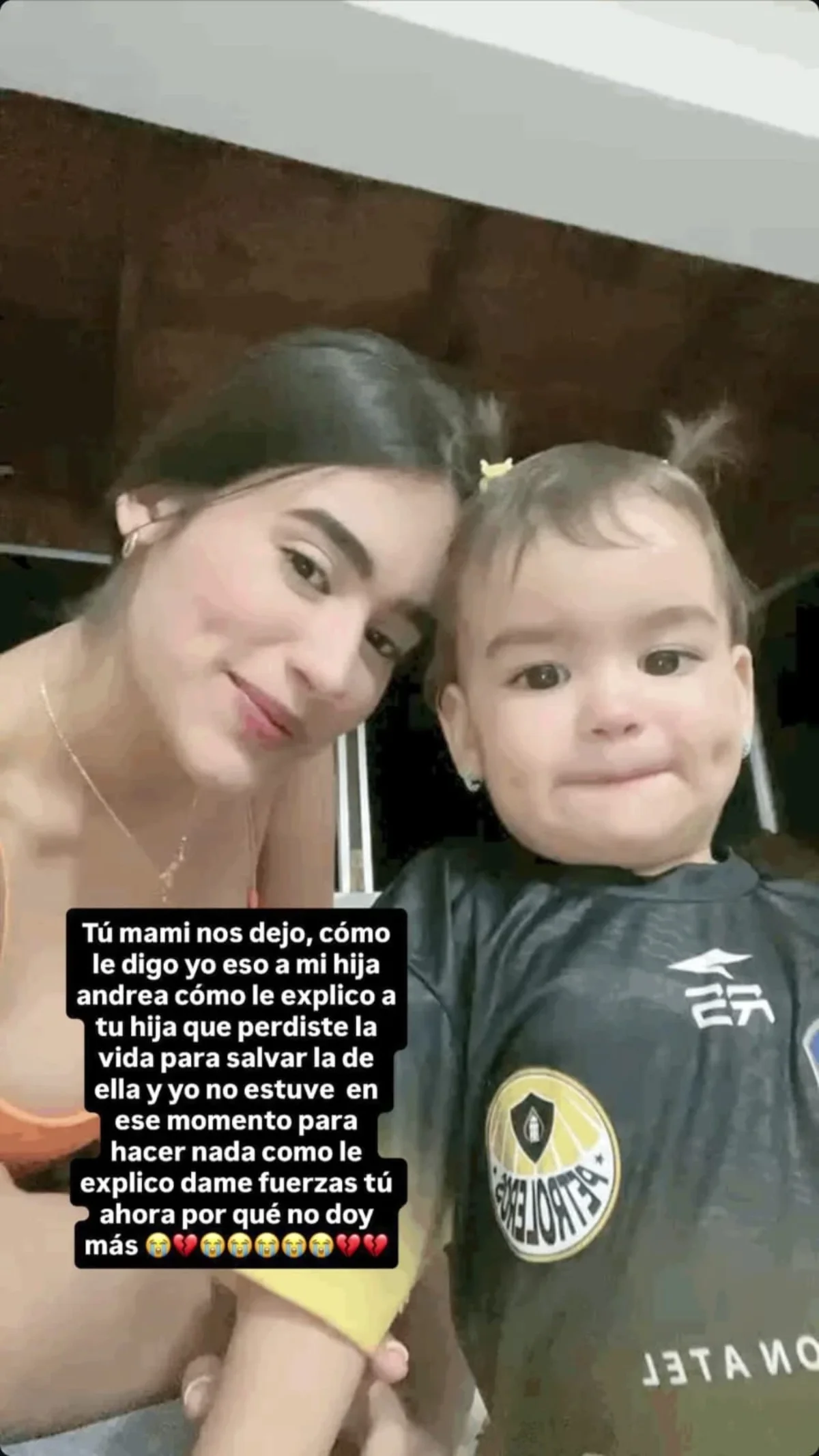 La mujer habría muerto intentado salvar a su hija