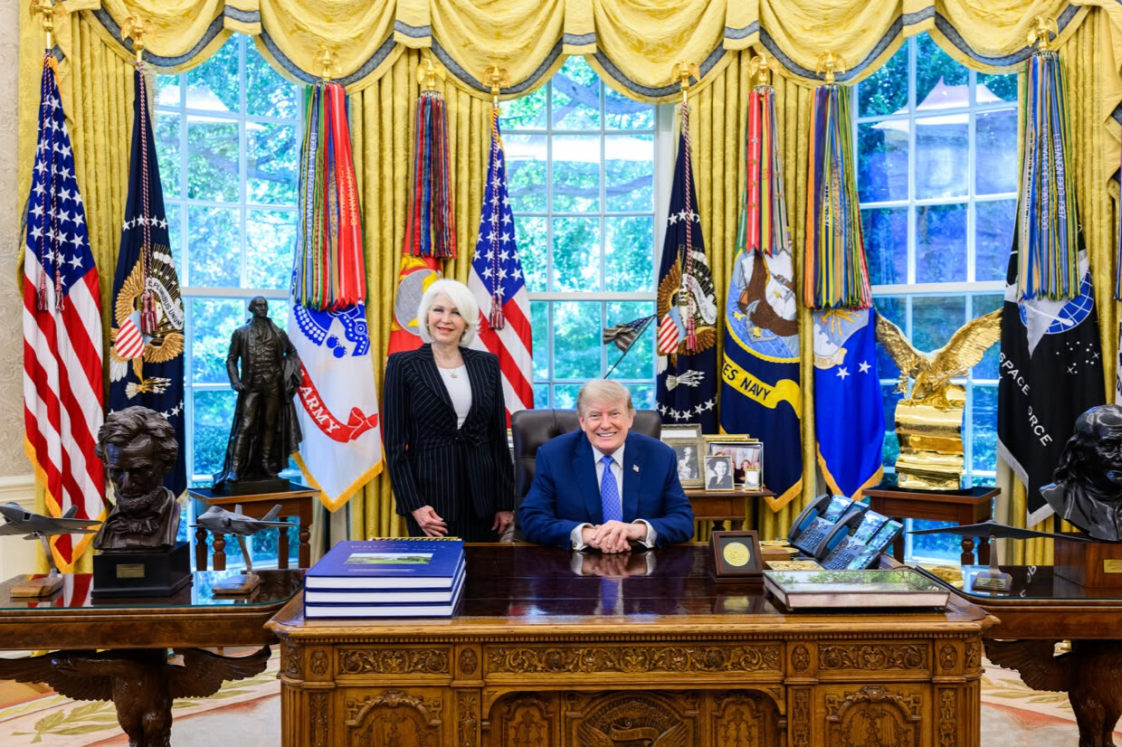 Trump welcomed Tina Peters, former election clerk of Colorado and political prisoner of the Biden administration, at the White House
