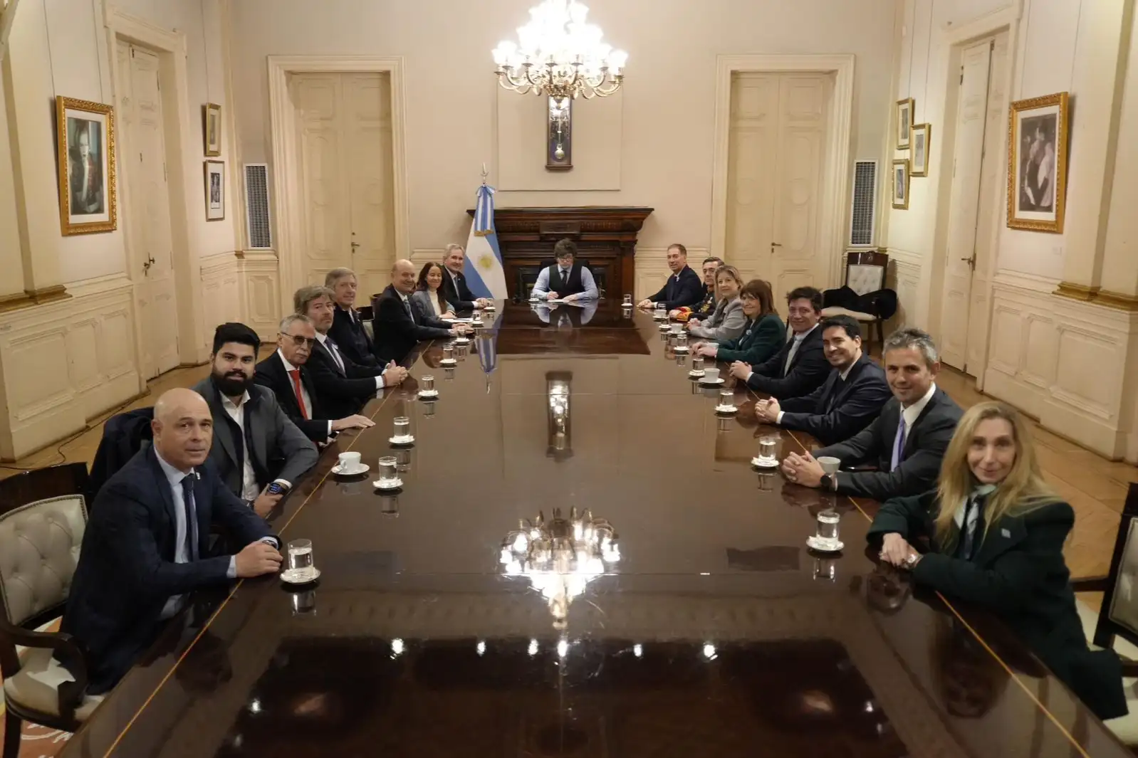 Milei reunió a su Gabinete en Casa Rosada y brindó detalles de la reforma de la Carta Orgánica del BCRA
