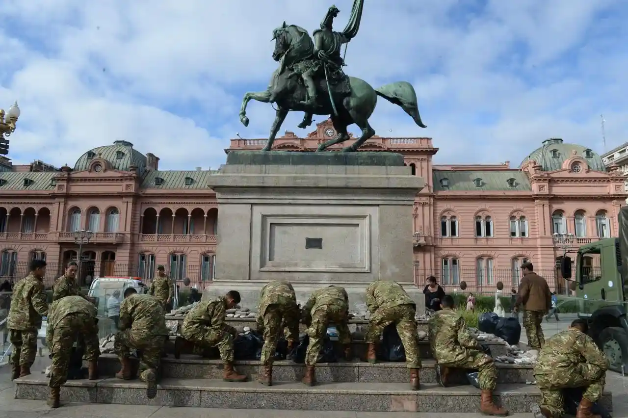 El ejército fue el encargado de restablecer las piezas.