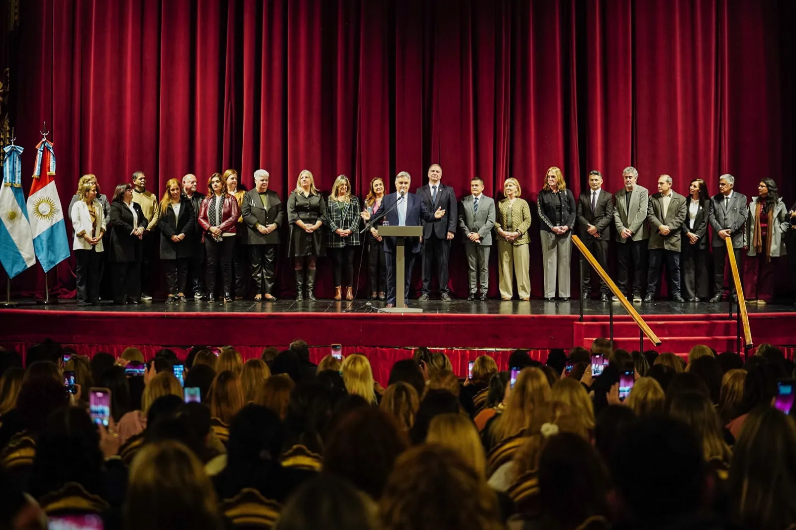 Llaryora reconoció a los docentes por los resultados de las Pruebas Aprender 2025 de Córdoba
