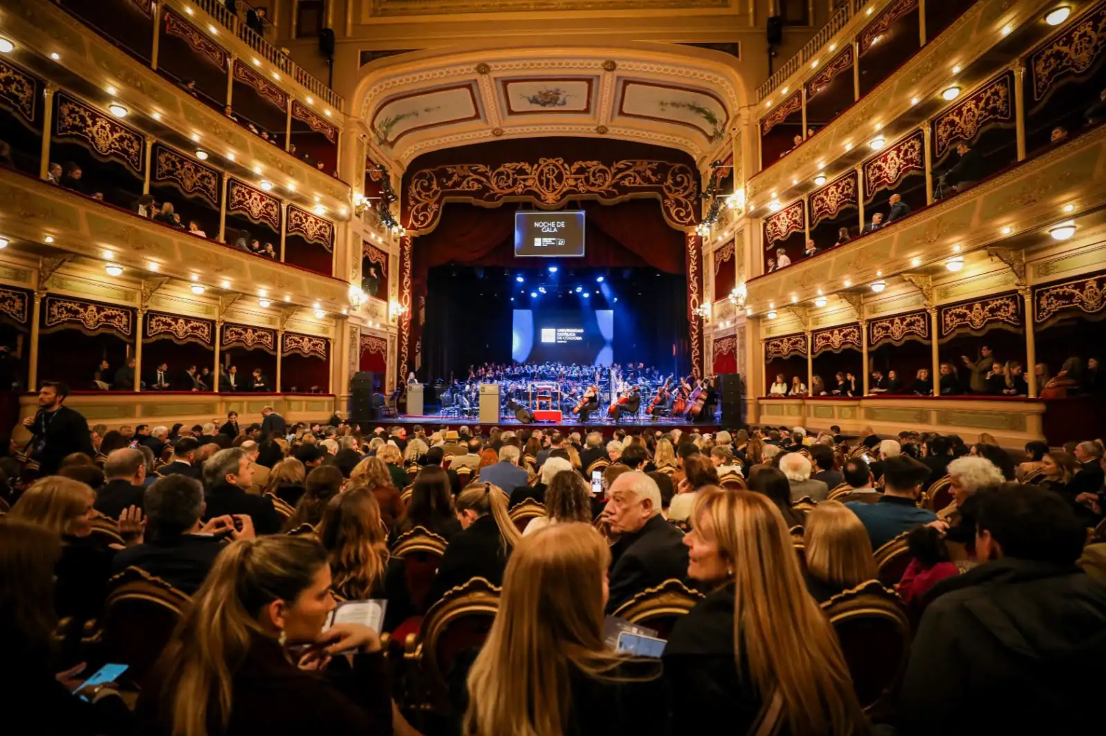 La Universidad Católica de Córdoba celebró sus 70 años con una gala en el Teatro Libertador