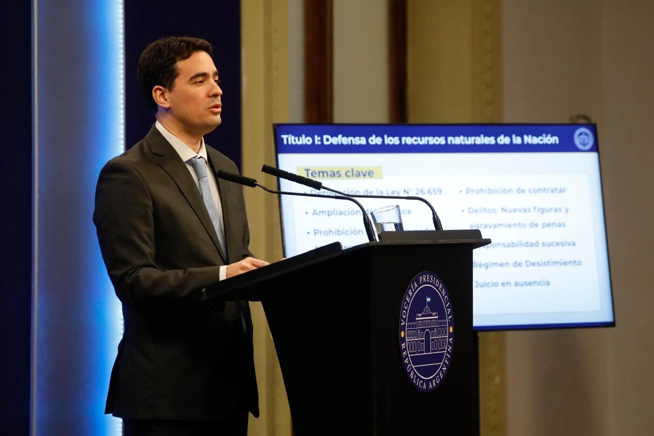 The presidential spokesperson Adrián Ravier