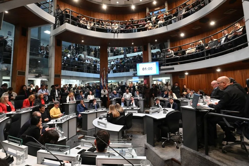The caste of the Board: 31 "honorary" councilors that cost a fortune to Montevideo