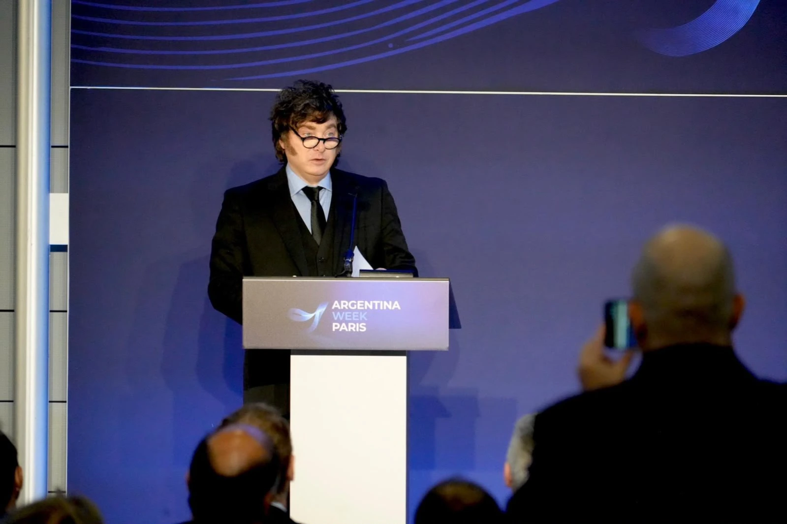 Milei ante inversores en París: “2028 va a ser el mejor año económico de nuestra historia”
