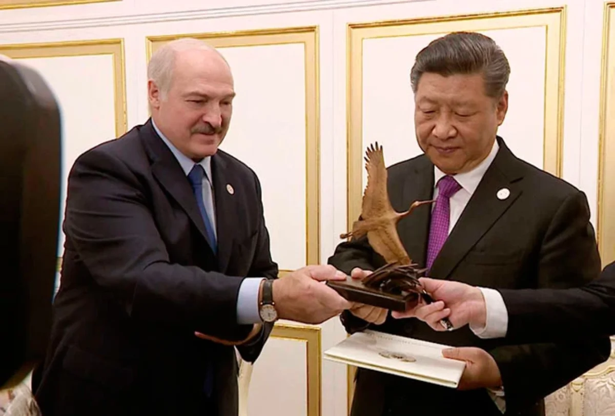 El régimen comunista de Xi Jinping expresó su total apoyo al régimen bielorruso de Lukashenko tras su acercamiento al gobierno de Putin