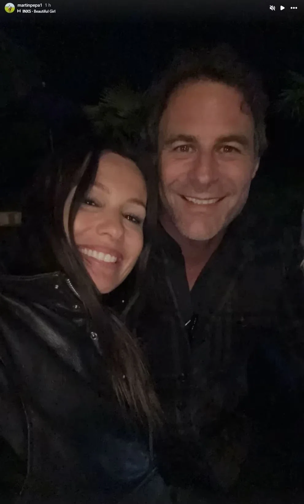 Pampita en Inglaterra junto a Martín Pepa