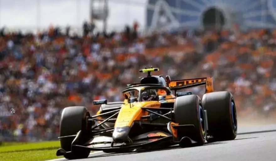 Norris aprovechó los neumáticos nuevos para ponerse nuevamente primero y sostenerlo hasta el final
