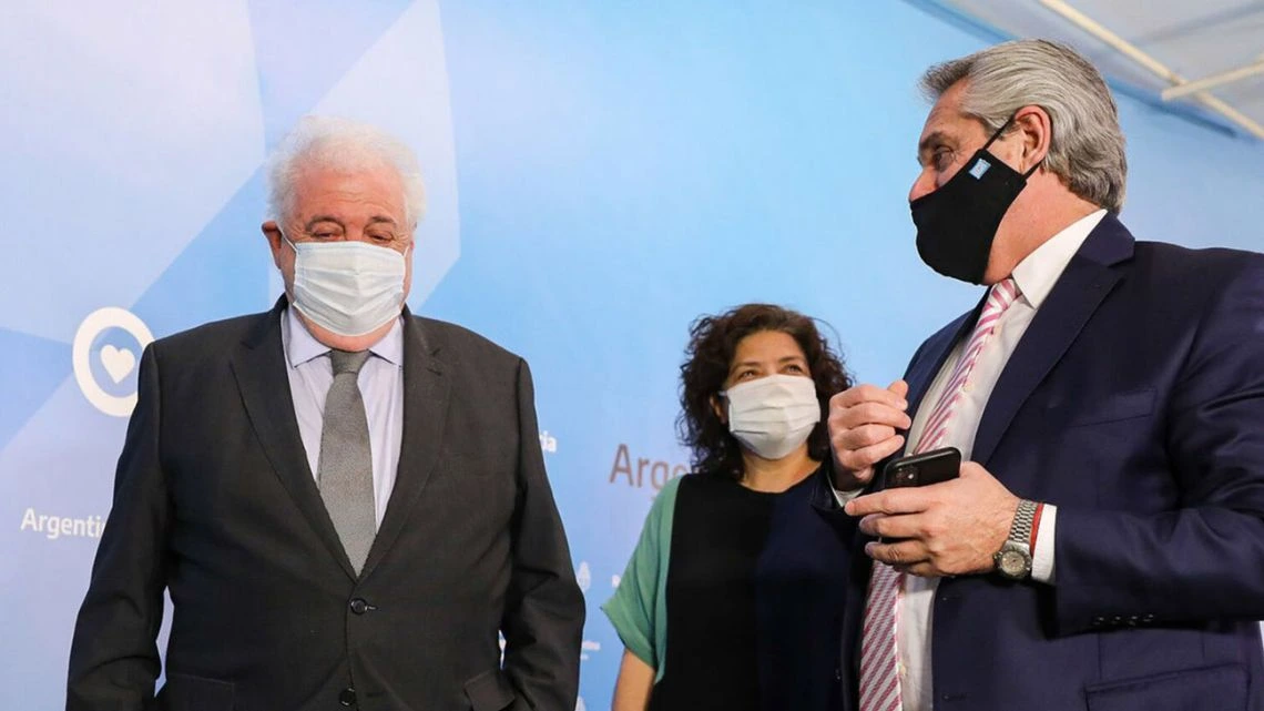 El fallecido Gines Gonzales García, junto a Carla Vizotti y Alberto Fernández.