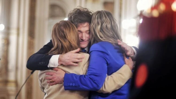 Javier Milei with Patricia Bullrich and her successor in the ministry, Alejandra Monteoliva.