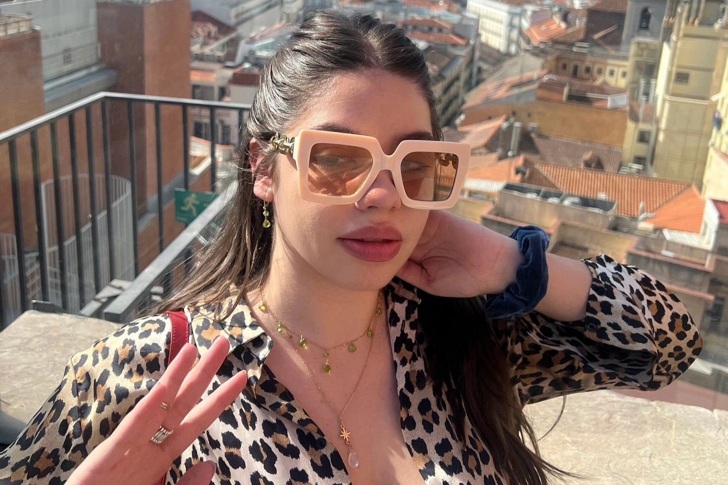 Anna del Boca explicó por qué tenía un auricular durante su entrada al "Congelados" de Gran Hermano