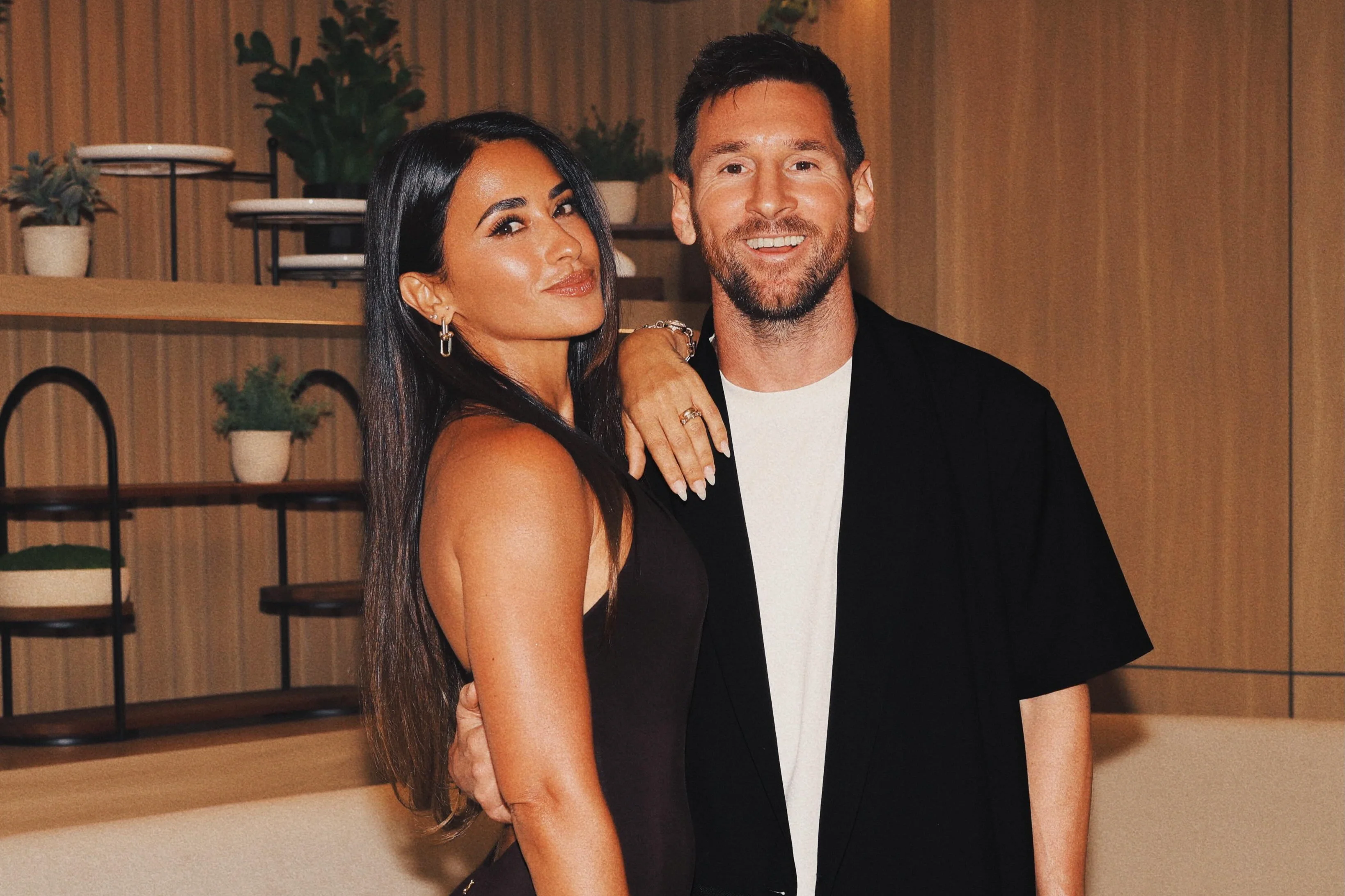 Antonela Roccuzzo explotó contra una doctora que aseguró que Lionel Messi se sometió a cirugías: “No pegaste una”