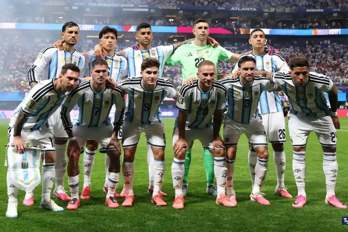 Ranking FIFA: la Selección Argentina perdió el liderato y por ahora evita "la maldición del N°1"