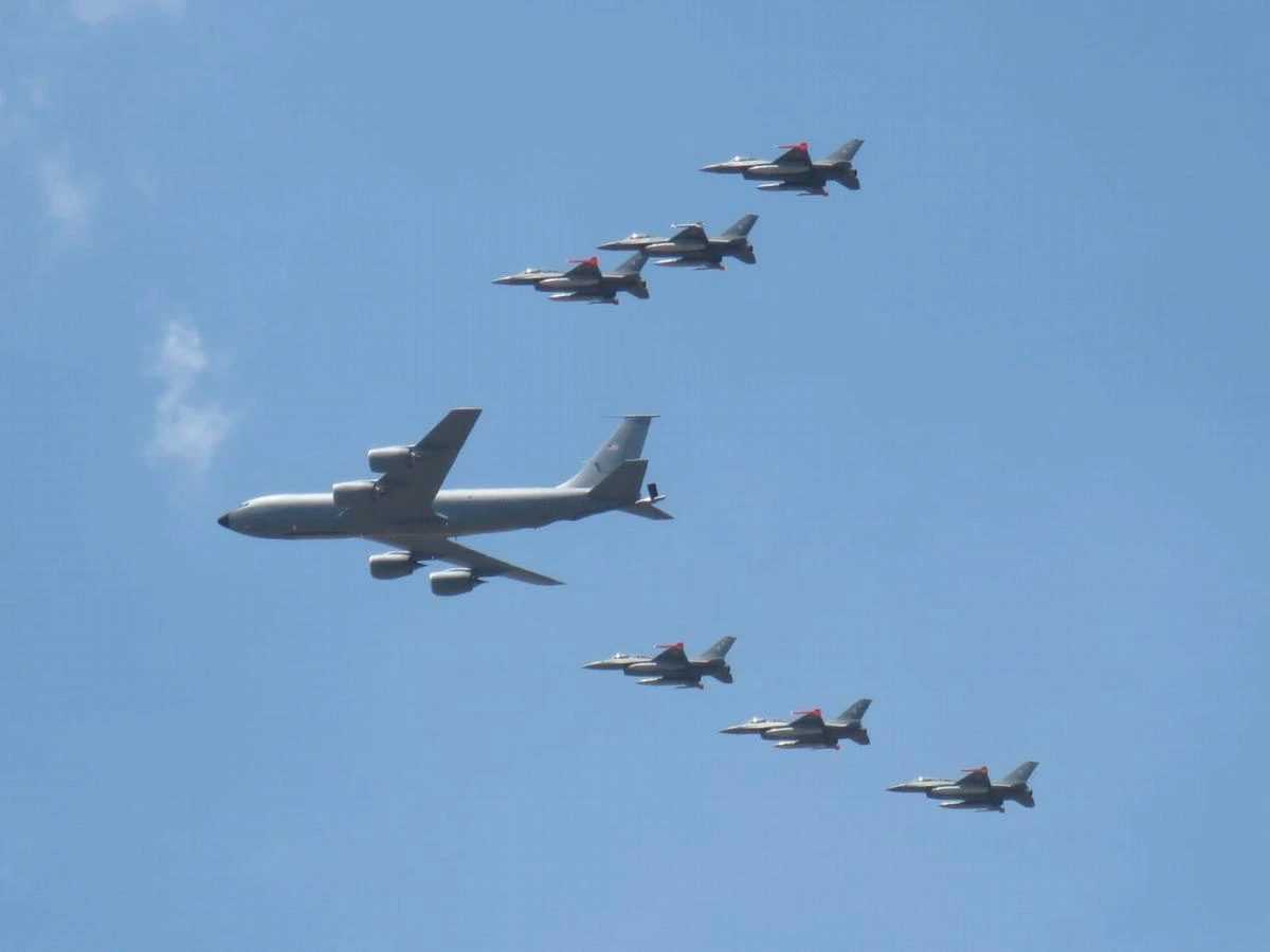 The arrival of the first batch of F-16s