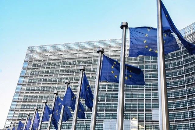 Bruselas intenta avanzar con sus ambiciones regulatorias.