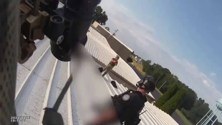Recién cuando el terrorista comenzó a disparar es cuando los agentes accionaron. 