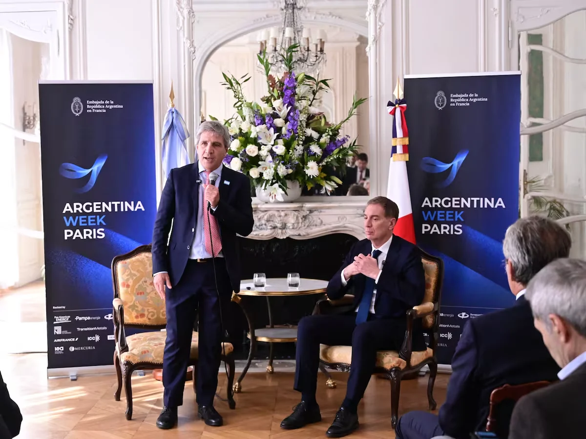 Luis Caputo y Diego Santilli.