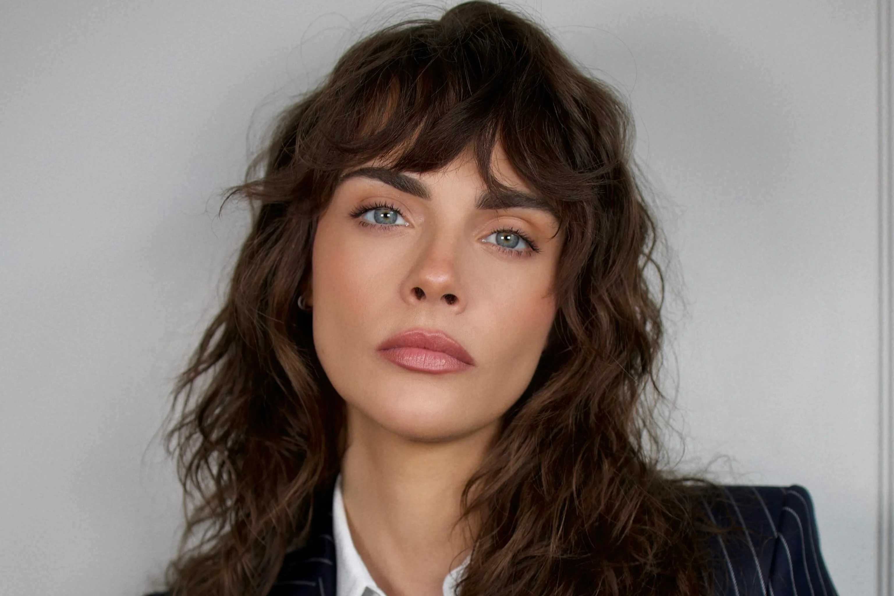 Cara Delevingne admitted that she sold drugs in her teenage years and sparked controversy in Britain.