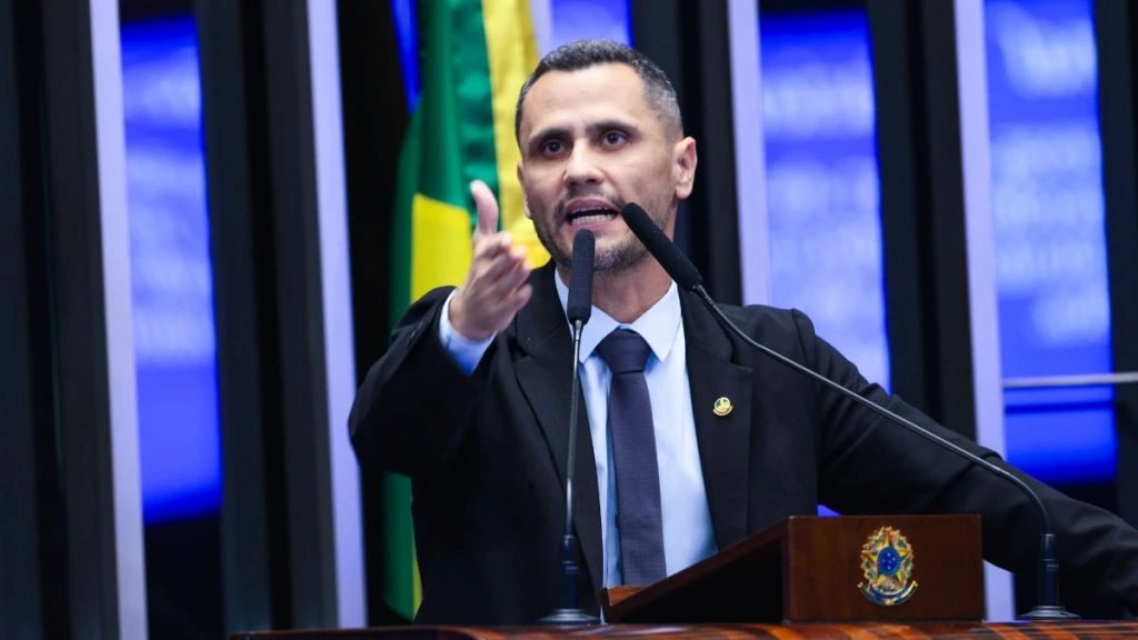 Cleiton Gontijo de Azevedo.