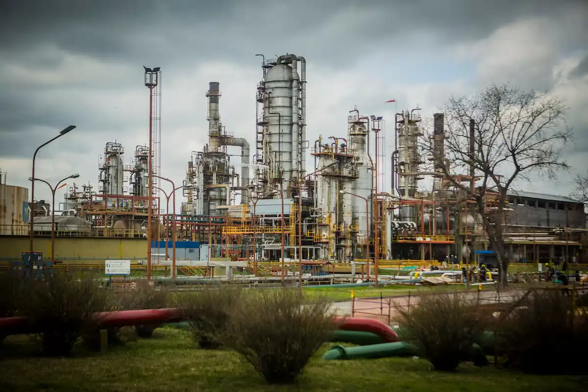 La refinación de petróleo marca récords de actividad.