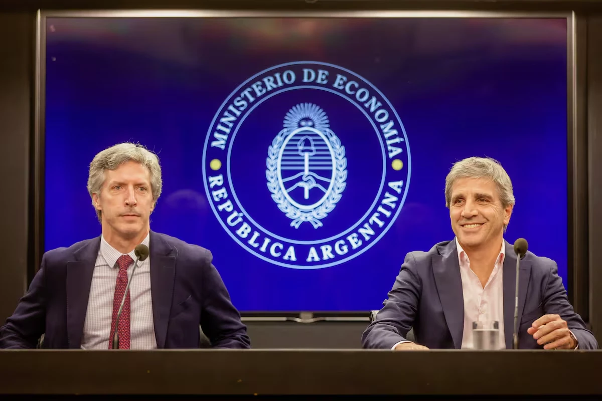 EN VIVO: Luis Caputo presenta el programa financiero hasta 2027