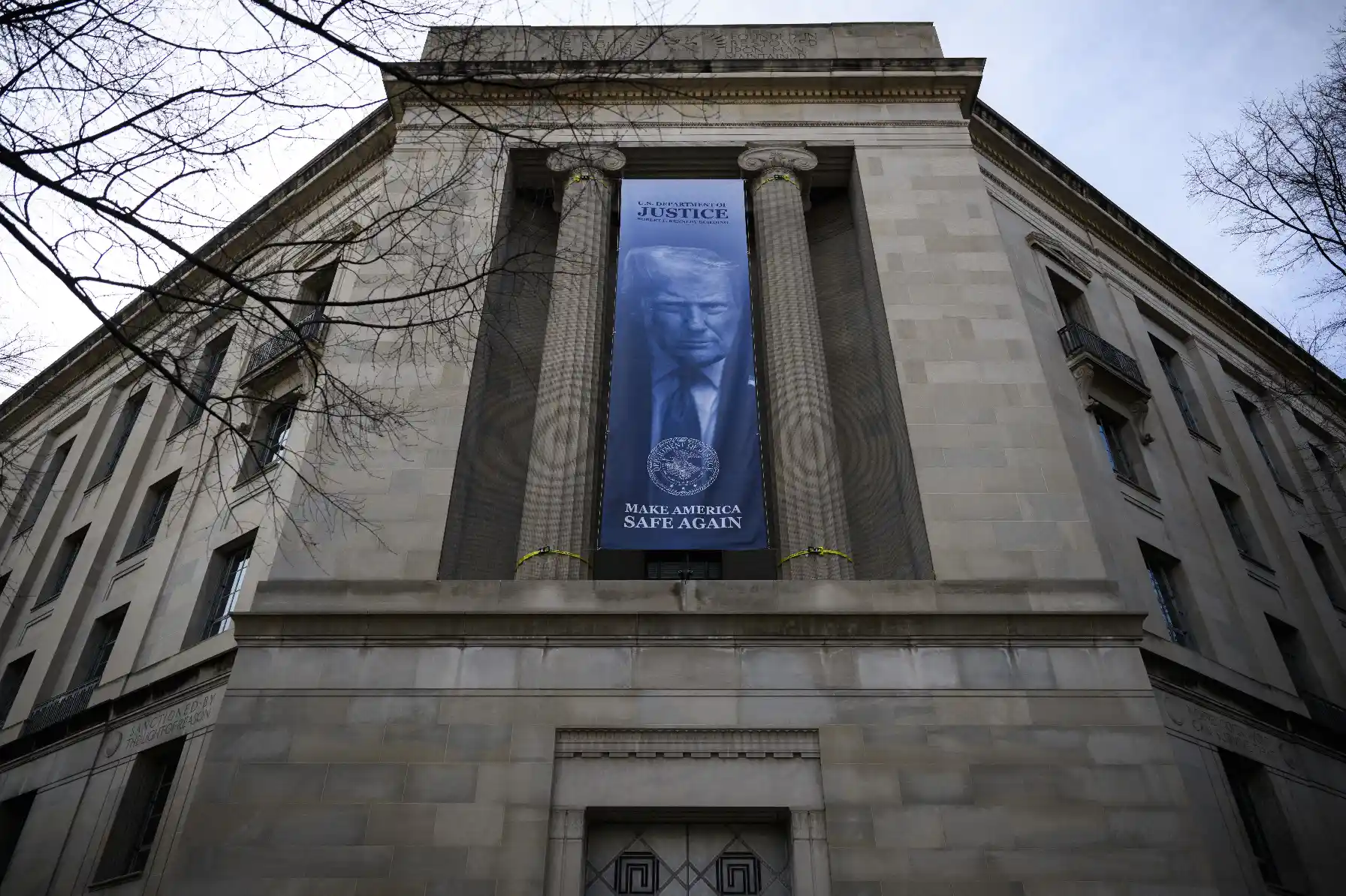 Trump está volviendo a hacer seguro el país. 