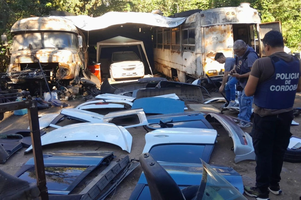 Unquillo: incautan motores y piezas de autos en un taller que era un desarmadero ilegal