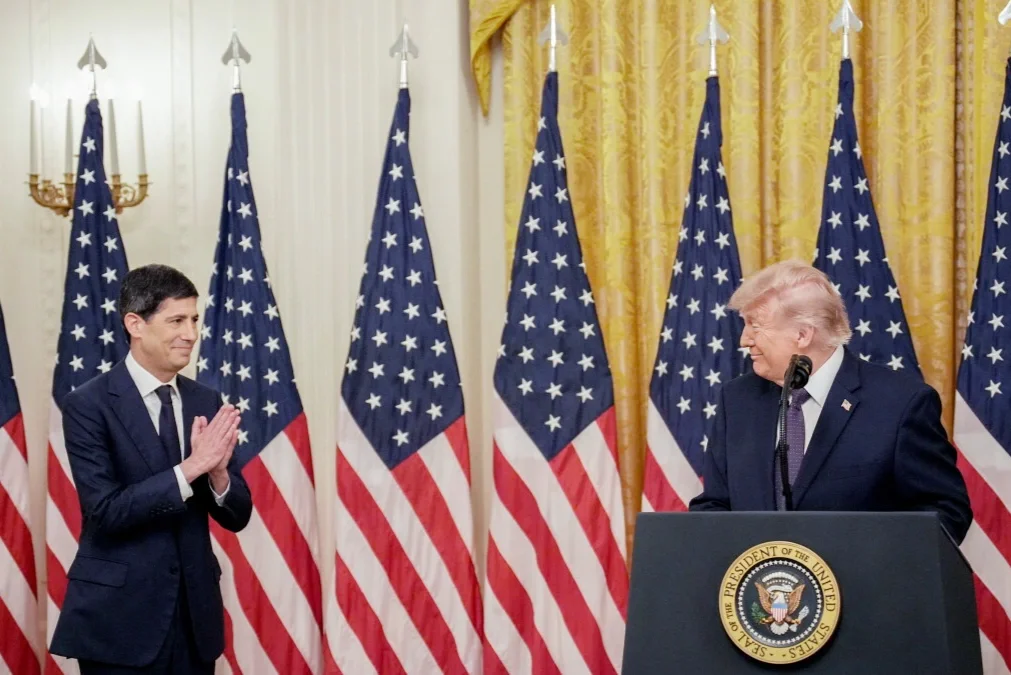 Kevin Warsh took office as president of the FED under Trump at the White House.