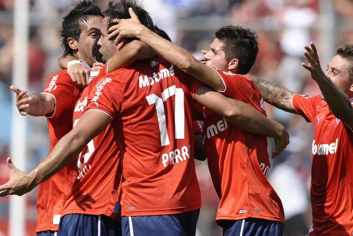 Quiénes son los exfutbolistas de Independiente detenidos tras una pelea con policías en Núñez