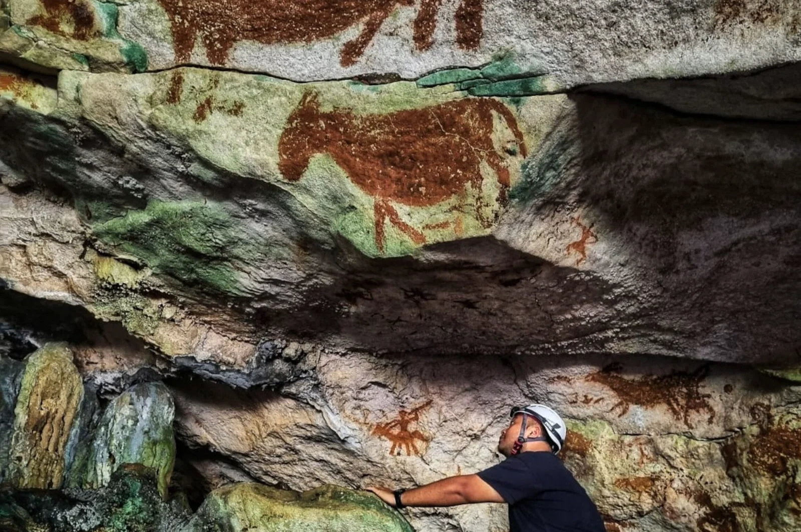 Descubren el arte rupestre más antiguo del mundo en Indonesia