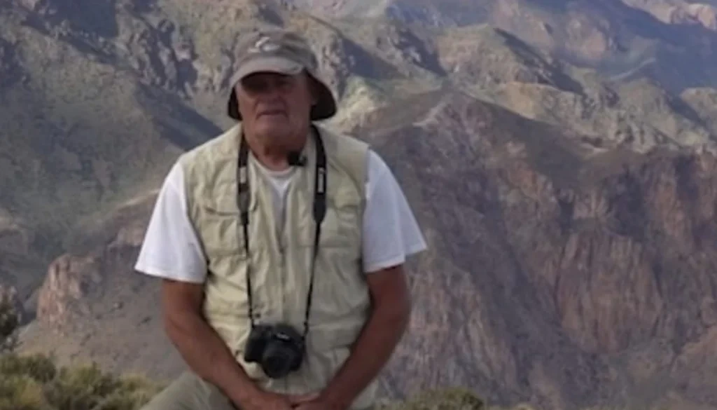 Carlos Gobbi, el andinista que halló el geoglifo en la cordillera mendocina por medio de Google Earth y luego recorrió la zona. 