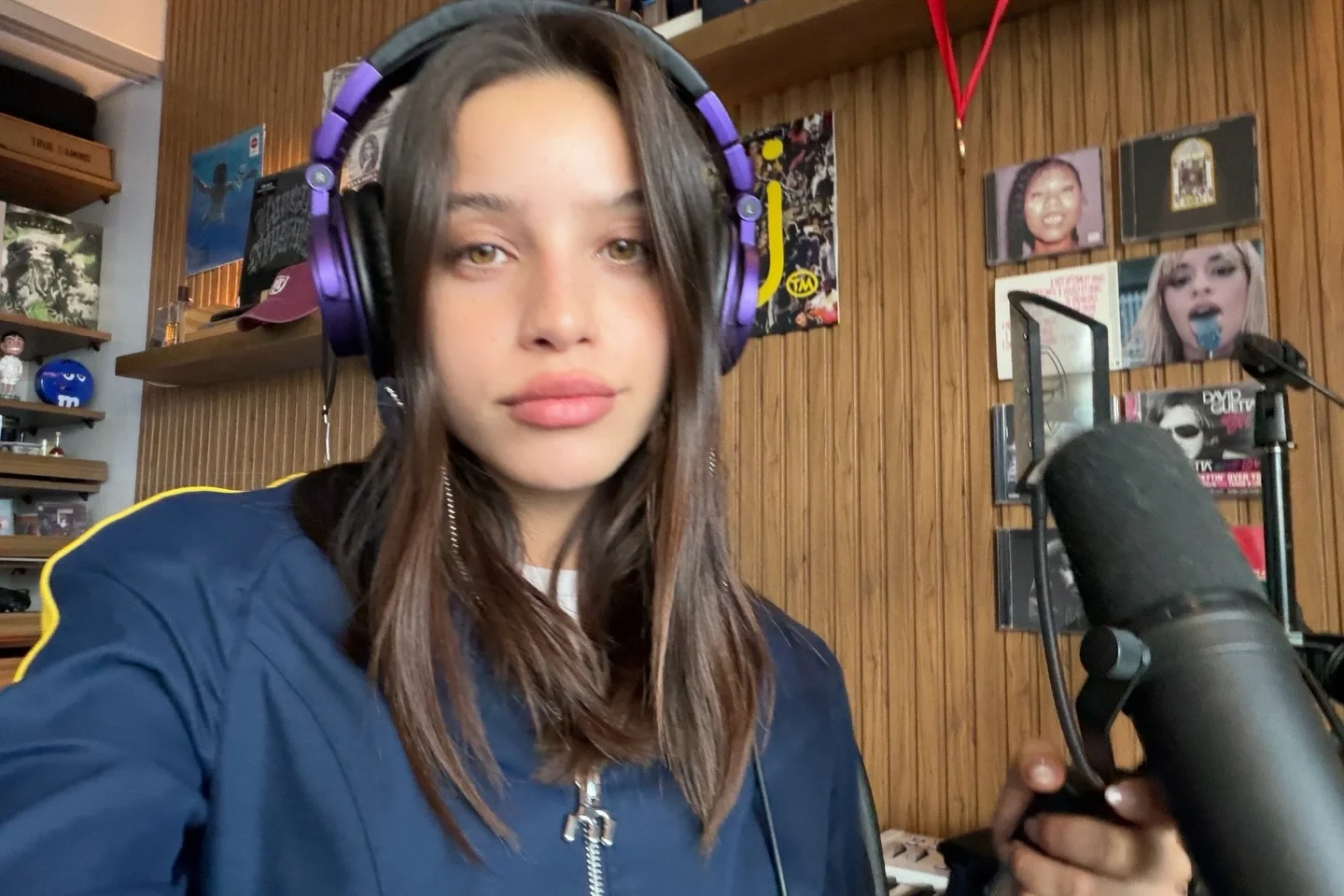 Emilia Mernes se mostró muy cercana con sus fans y crecieron las versiones sobre un intento de limpiar su imagen