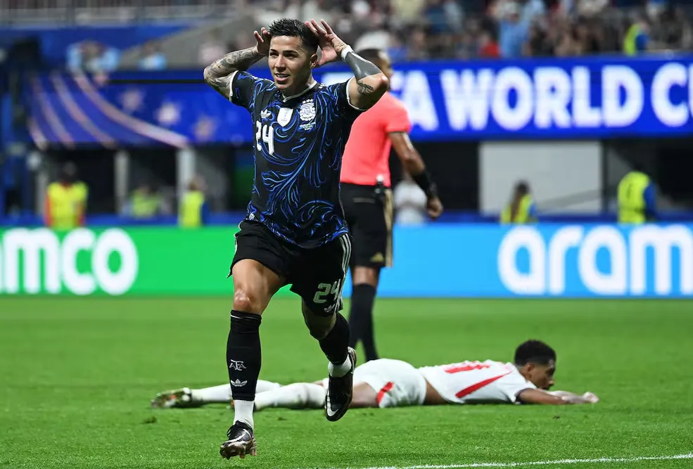 En su mejor partido del Mundial, Argentina le ganó a Inglaterra para meterse en la final