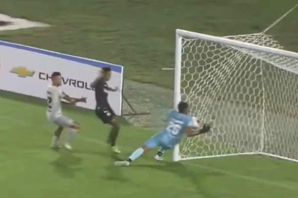 Escándalo en Panamá: un jugador acusó a su propio arquero de arreglar partidos tras un insólito gol en contra