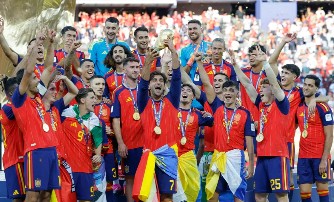 De la Fuente wants a Spanish player to win the Ballon d'Or