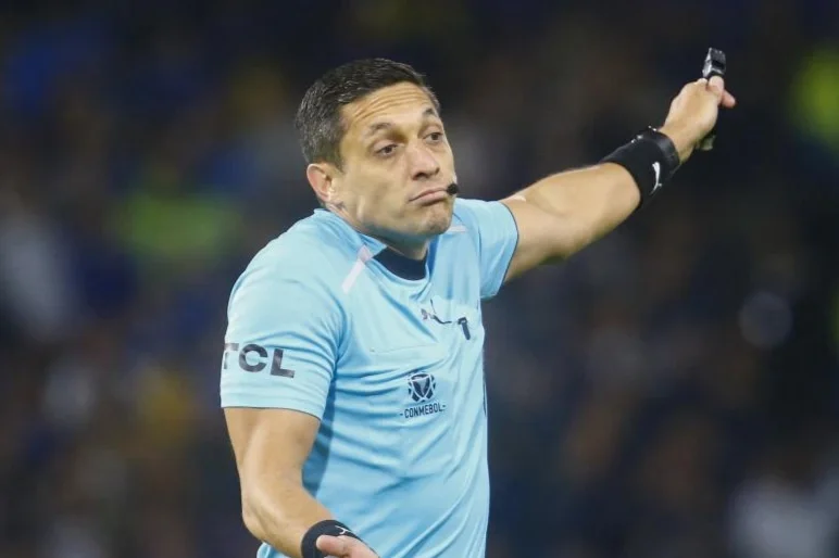Se revelaron los audios del VAR de las dos grandes polémicas del Boca - Cruzeiro
