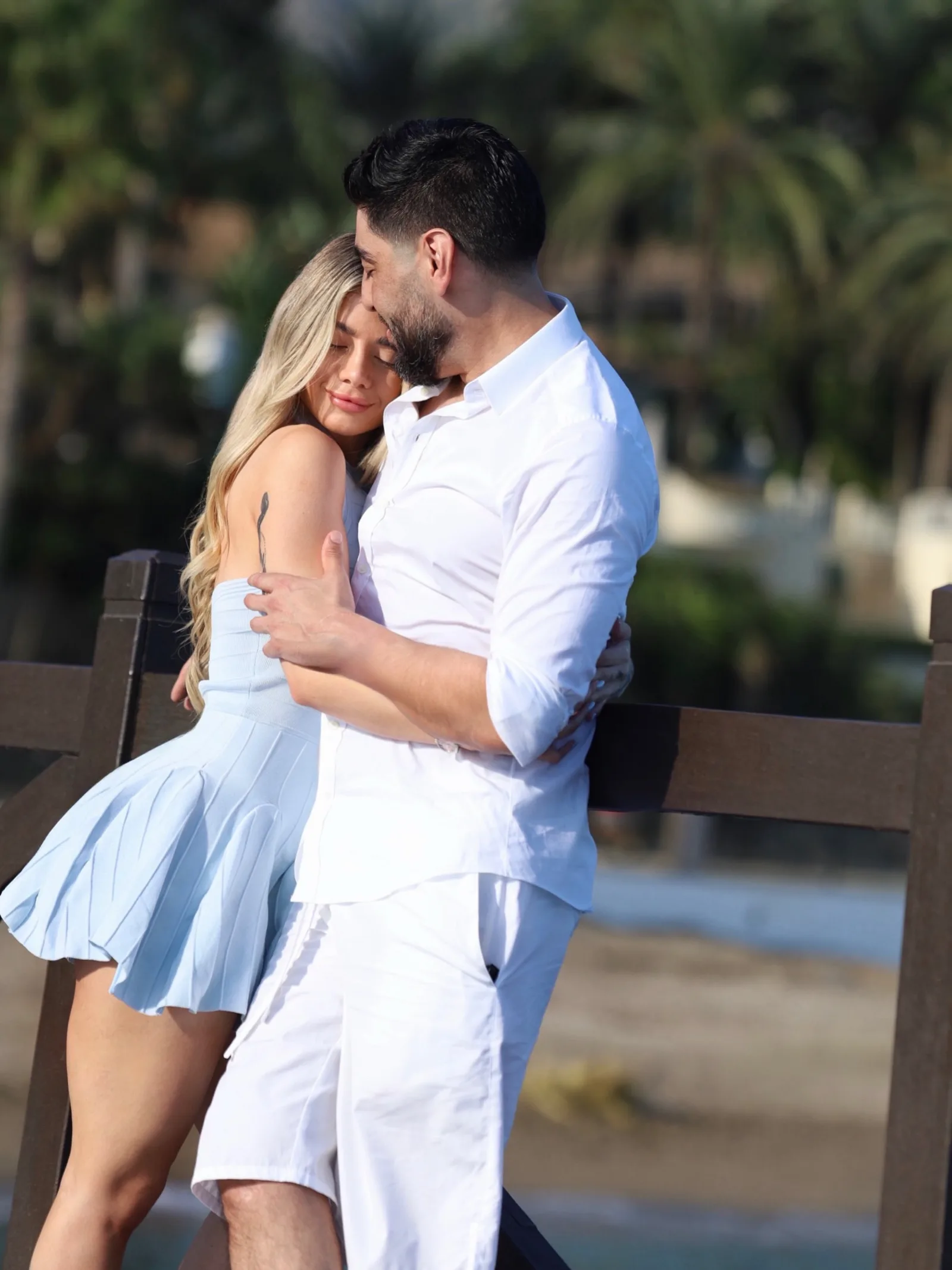 La pareja rompió la perimetral en su viaje a Europa