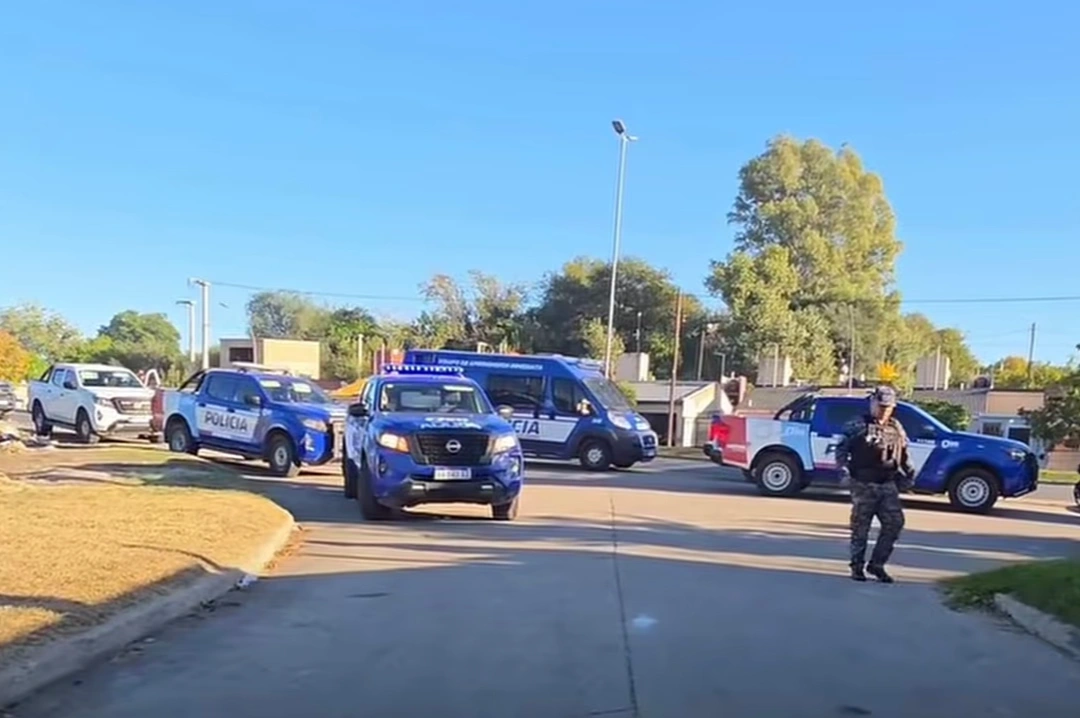 Tensión y tiroteos con policías tras la muerte de un joven en una comisaría de Córdoba