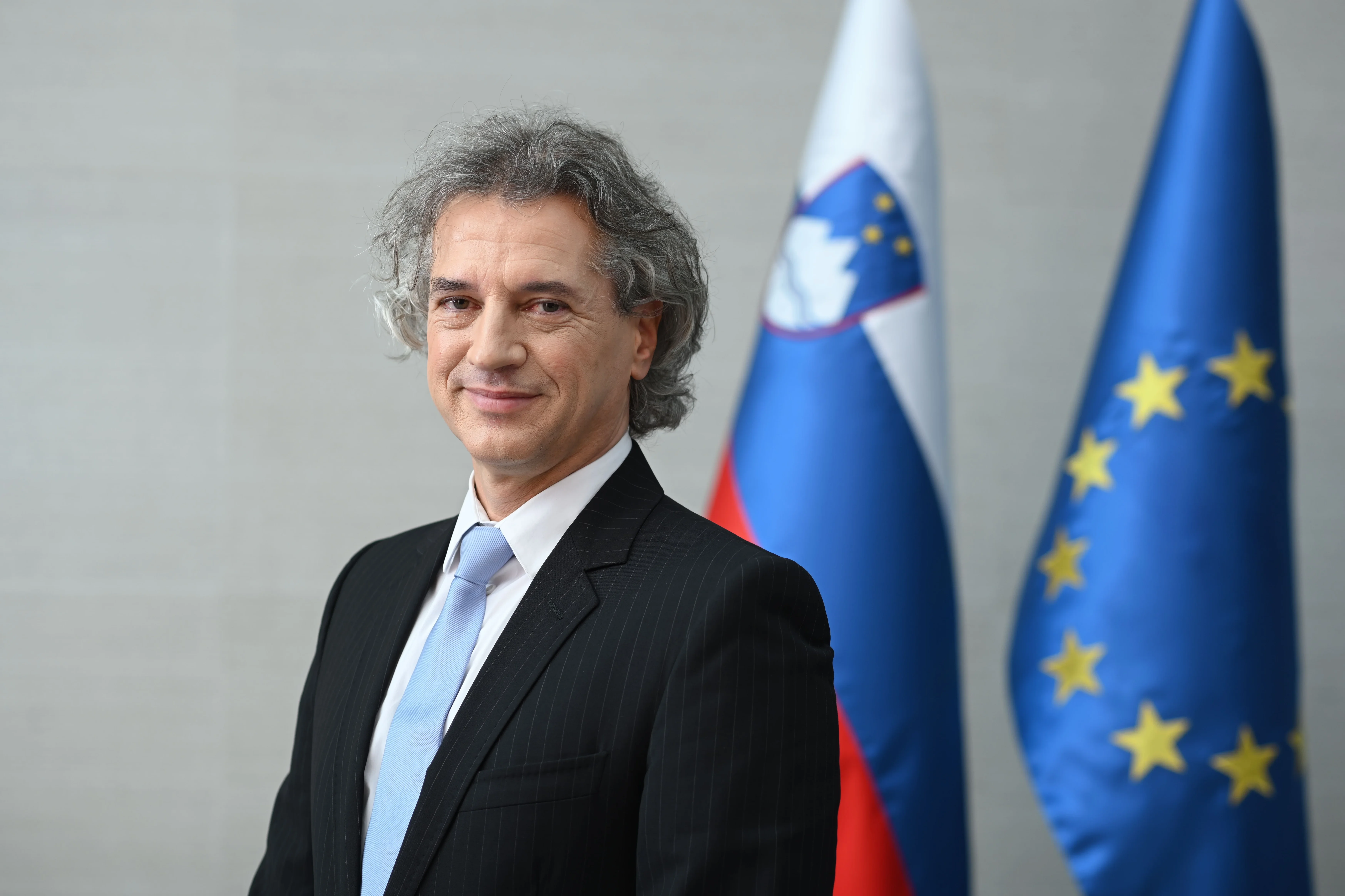 El izquierdista Robert Golob no logró reunir un respaldo considerable para formar gobierno