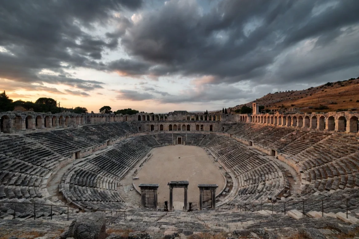 El estadio antiguo de Perge fue remodelado para espectáculos romanos sangrientos