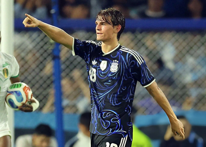 Nico Paz arrastra una lesión a pocos días del Mundial