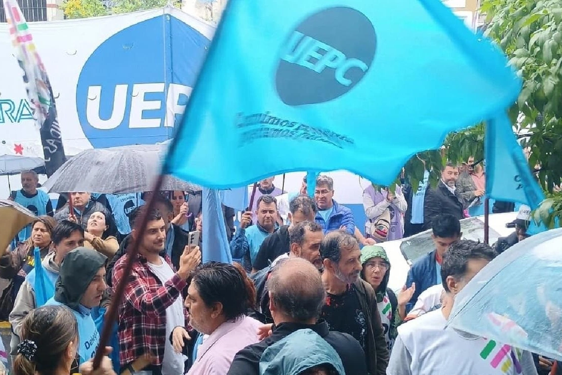 Mientras aguardan una nueva oferta del Gobierno, gremios docentes provocaron disturbios en Córdoba